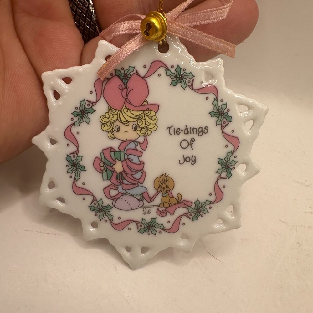 Precious Moments 1994 Tie Dings Of Joy Porcelain Ornament Holiday Design Pink